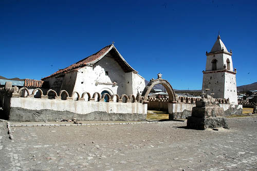 Campanario o Iglesia de Isluga