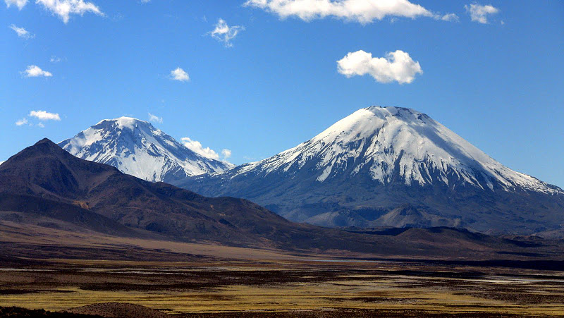 Volcán Parinacota y Volcán Pomerape - Tour Parque Nacional Lauca Chile